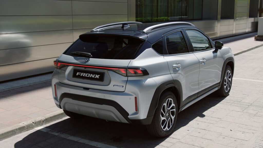 Test Drive Suzuki Fronx Bisa Bawa Pulang Mobil, Skuter Matik Premium, dan Smartphone Flagship