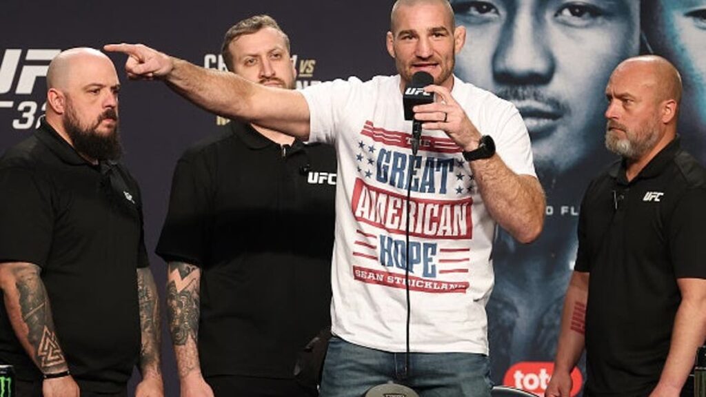 Chimaev Hadapi Strickland Di UFC 328, Dana White Tiba Di Atas Arena Dengan Helikopter