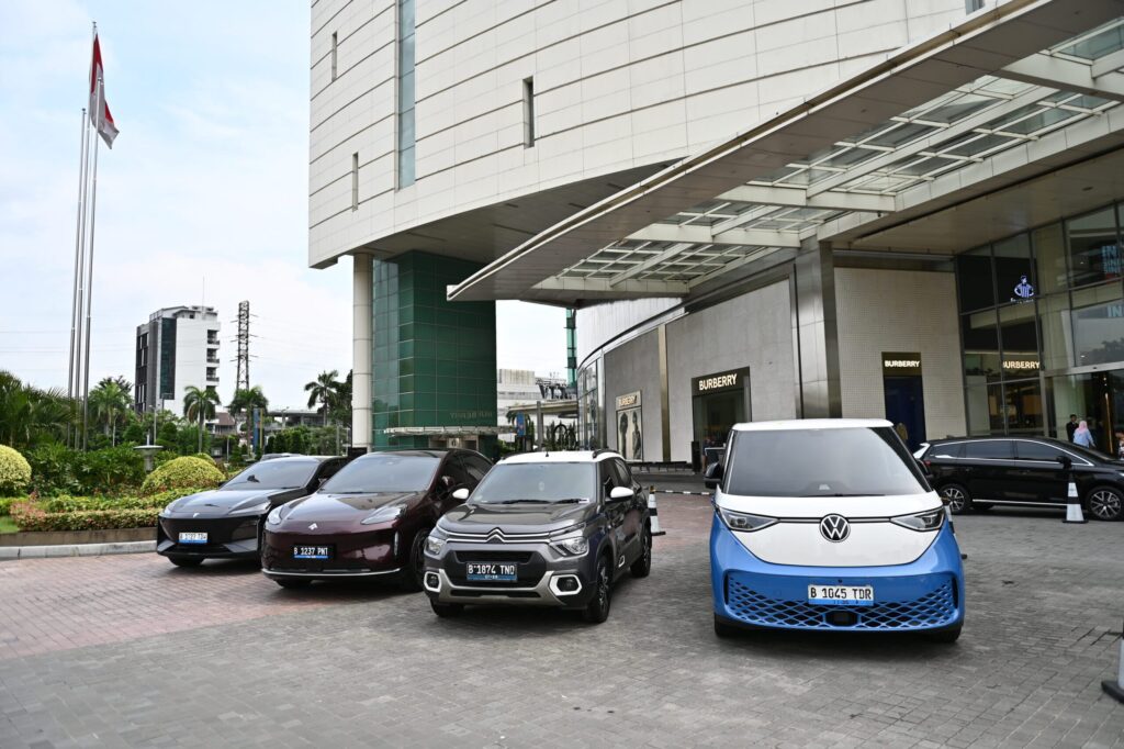 DP 10 Persen Dan Bunga 0 Persen, Indomobil Pamerkan 10 Mobil Listrik Di Senayan