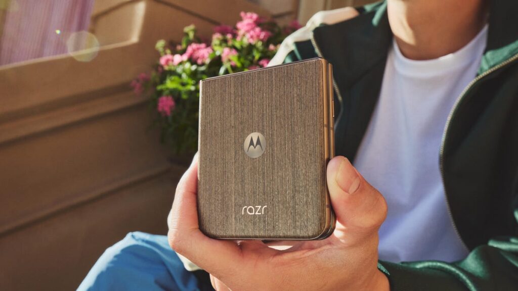 Harga Motorolа Razr Ultra 2025 Jatuh Tajam, Model Lama Malah Lebih Menggoda dari Razr Ultra 2026