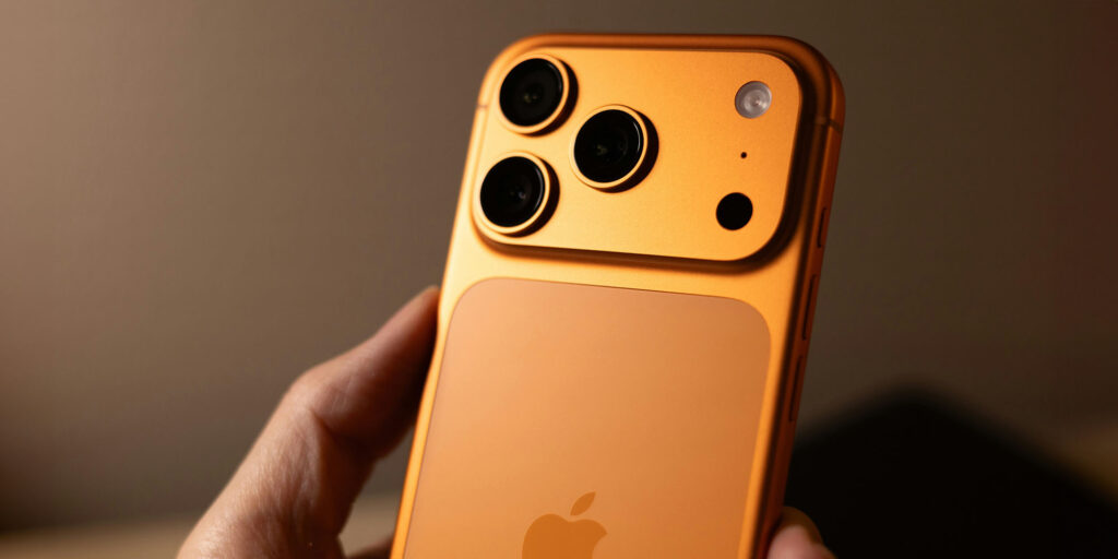 Apple Masih Bertahan Dengan Aluminium Di iPhone 18 Pro, Keluhan Pengguna Belum Reda