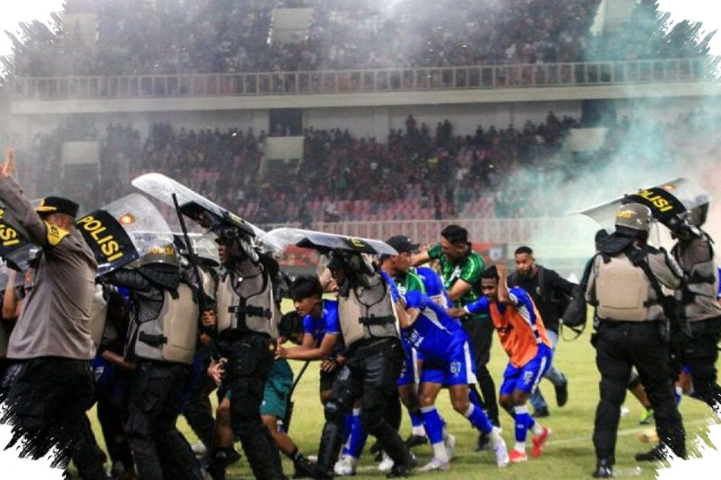 Kekalahan Persipura Berujung Kericuhan, Dua Mobil Diduga Dibakar di Sekitar Lukas Enembe