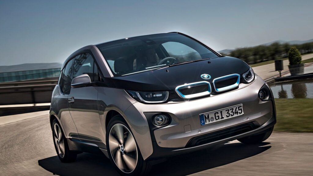 BMW Tembus 2 Juta Mobil Listrik, Dingolfing Jadi Kunci Laju Premiumnya