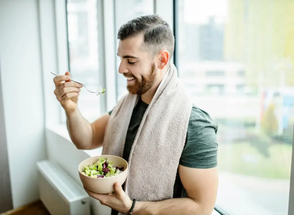 Berat Badan Pria Pecinta Kuliner Bisa Tetap Aman, Ini 5 Kebiasaan yang Membantunya