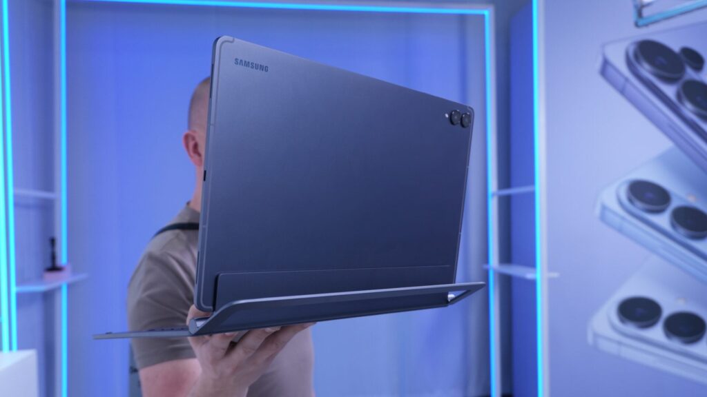 Samsung Pro Keyboard Bikin Tab S11 Ultra Terasa Pasti Saat Dipakai Di Pangkuan, Nyaris Selevel Laptop Premium