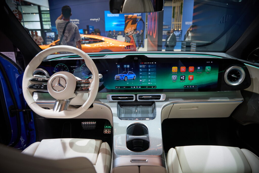 Mercedes-Benz Kembalikan Tombol Fisik, Kabin Serba Layar Ternyata Tak Selalu Praktis