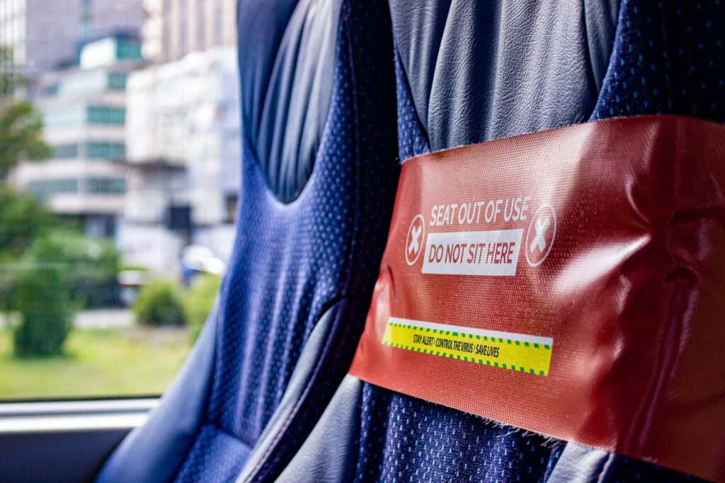 Stopkontak Bus Dan Kereta Hanya Untuk Daya Ringan, Perangkat Besar Bisa Memicu Bahaya