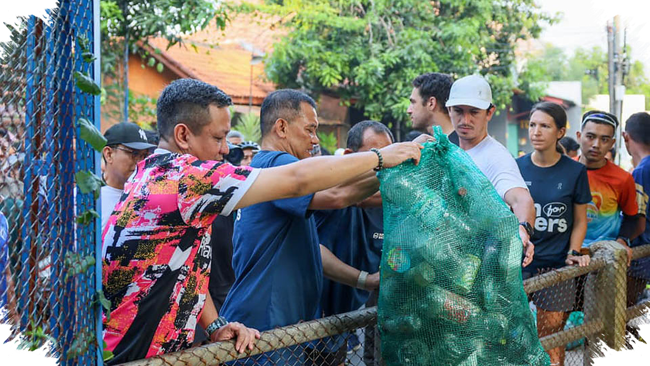 Zero Waste 2028 Jadi Prioritas Penuh, Luthfi Turun Bersih Sungai di Pekalongan