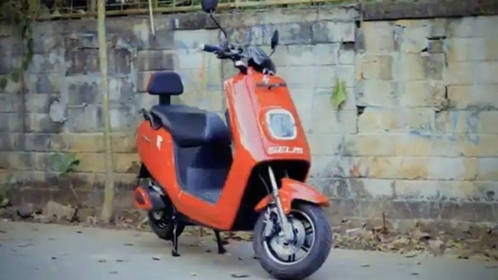 Jarak Tempuh Selis E-Max 2026 Bisa Tembus 230 Km, Selisih Harganya Mulai Rp15,5 Juta