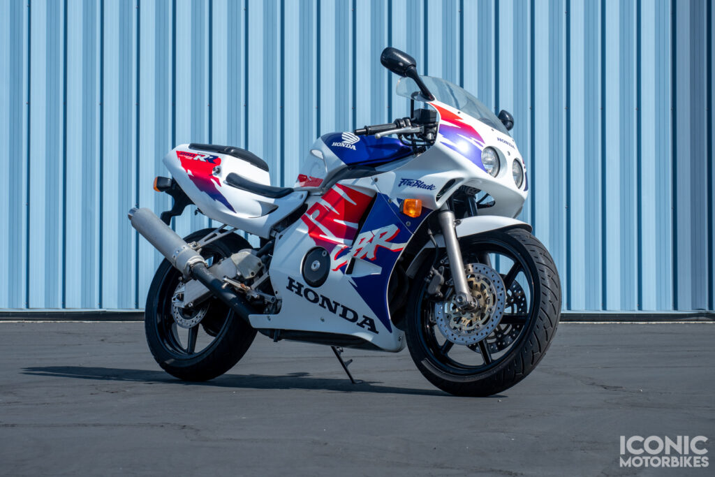 Posisi Riding CBR250RR Sangat Sporty, Sensasi Ngebutnya Dibayar Dengan Biaya Harian Yang Tinggi
