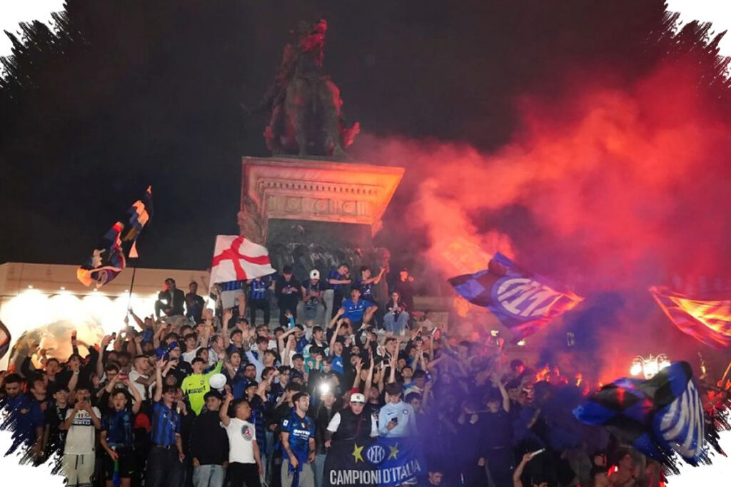 Scudetto Ke-21 Inter Picu Lautan Biru-Hitam di Piazza Duomo, Milano Tak Tidur
