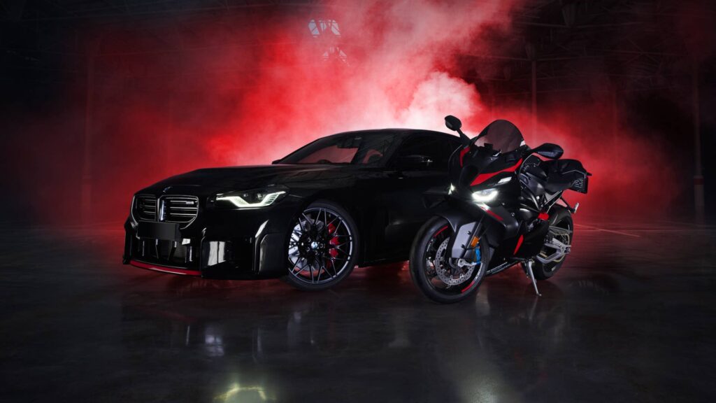 BMW Bikin Paket Kolektor Sangat Langka di Afrika Selatan, M2 RR Dipasangkan dengan Dua Superbike RR