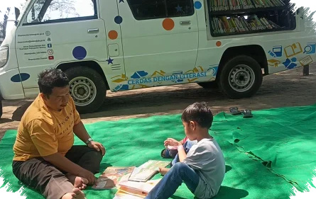 Mobil Perpustakaan Keliling Meramaikan HUT Ke-16 Beach Safari Jateng, Pantai Jadi Ruang Literasi