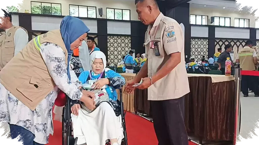 Kasma Tetap Melangkah ke Tanah Suci, Meski Kini Harus Berangkat dengan Kursi Roda