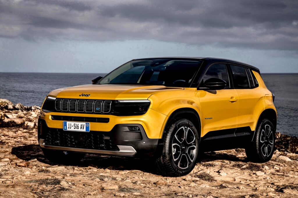 Wajah Baru Jeep Avenger Menjaga Grille Tujuh Slot, Identitas Klasiknya Tetap Kuat