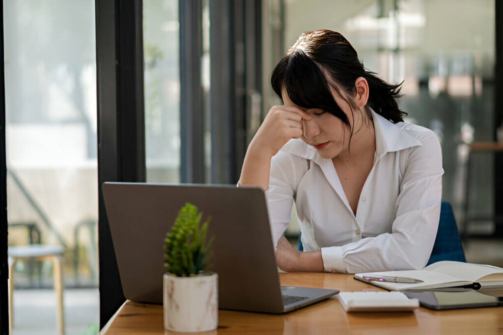 Beban Emosional Membuat Eun A Tersungkur Di Kantor, Luka Lama Dan Pengkhianatan Kian Menekan