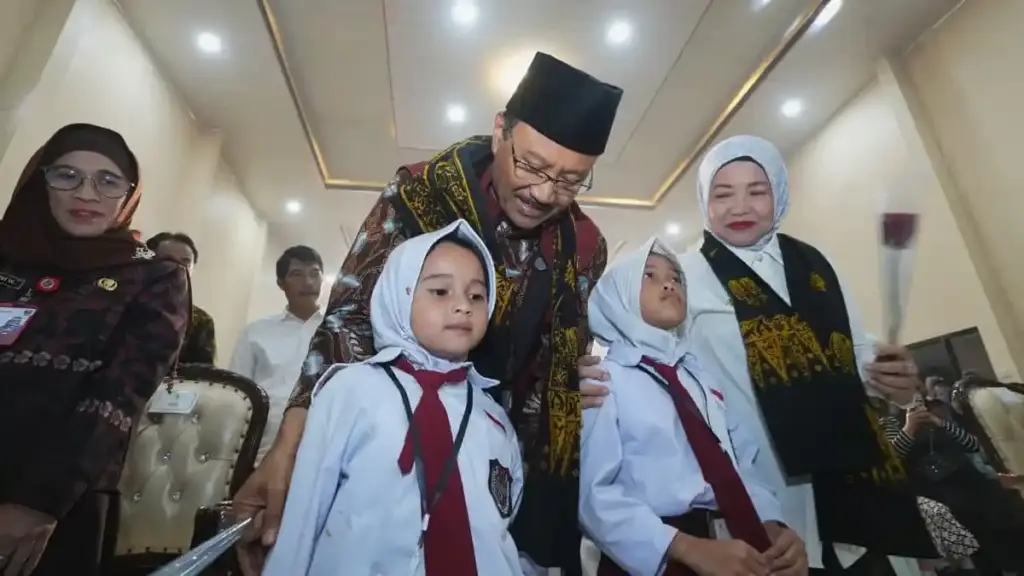 Sekolah Rakyat Hanya Untuk Anak Miskin Ekstrem, Gus Ipul Minta Pesantren Tidak Disasar