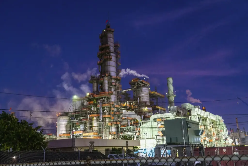 Laba Exxon Dan Chevron Tertekan Konflik Timur Tengah, Selat Hormuz Jadi Titik Paling Rawan
