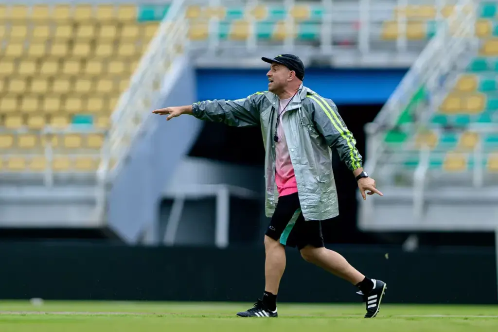 Persebaya Diminta Tak Jemawa Hadapi PSBS Biak, Bernardo Tavares Waspadai Tim Tanpa Beban