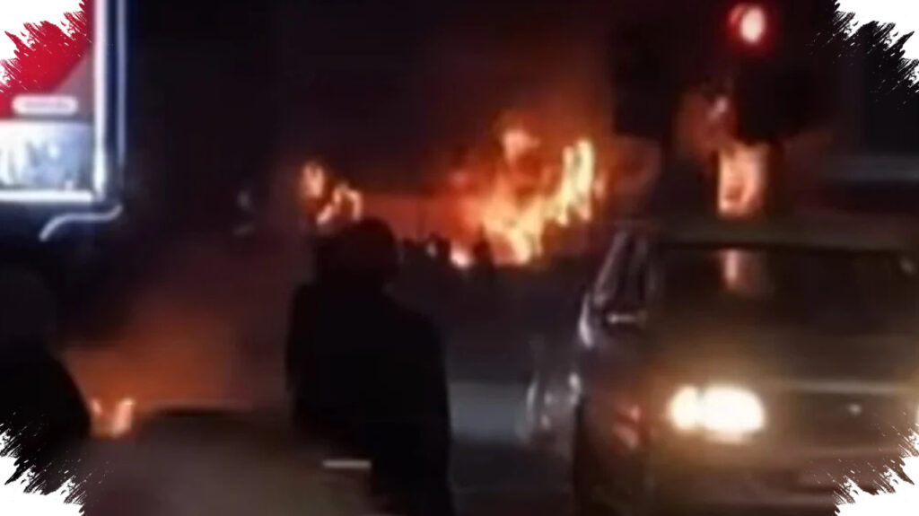 Baju Hitam Diduga Bakar Pos Polisi Bandung, Kapolda Pastikan Bukan Massa Buruh Maupun Mahasiswa