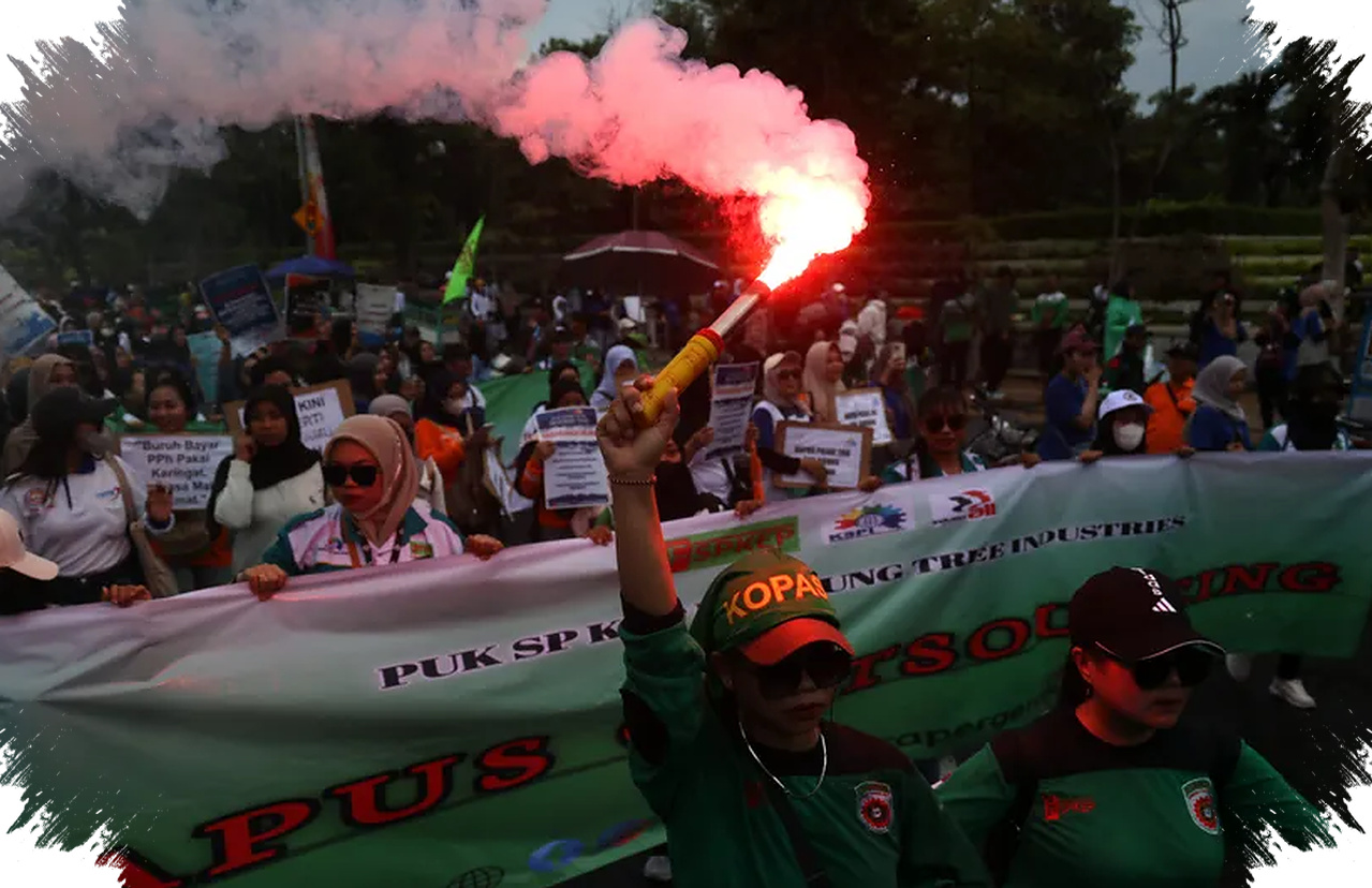 Ribuan Buruh Warnai Jalan Pahlawan Surabaya, Tuntutan PHK Dan Ekonomi Lesu Mengiringi May Day