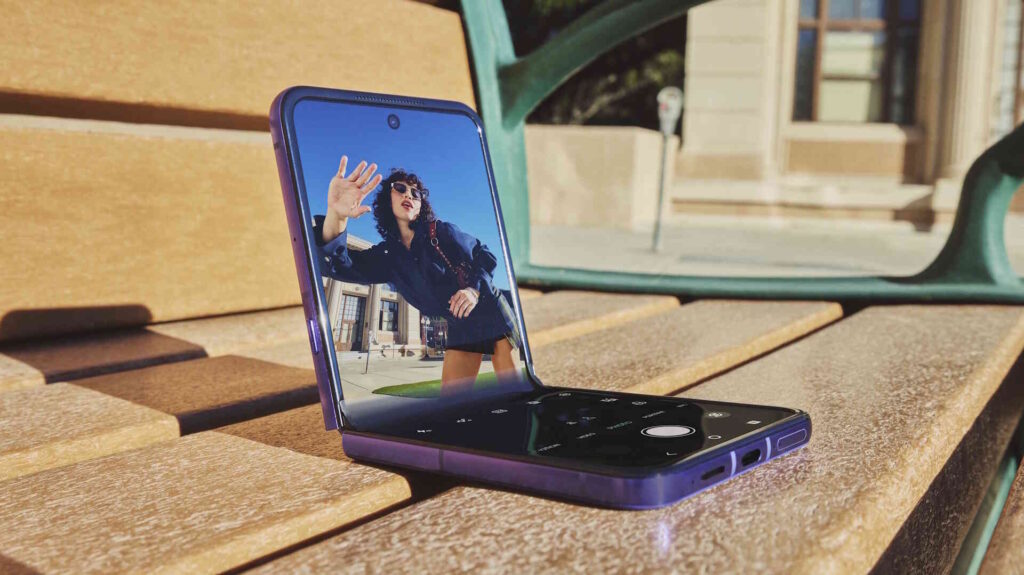 Motorola Razr 70 Ultra Naik Ke Puncak, Snapdragon 8 Elite Bawa Ponsel Lipat Ini Ke Level Baru