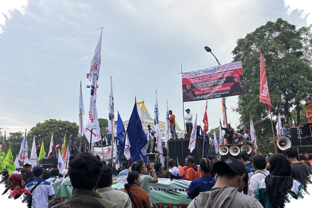 Khofifah Siap Menerima 11 Tuntutan Buruh Jatim, Ribuan Massa Penuhi Kantor Gubernur di May Day