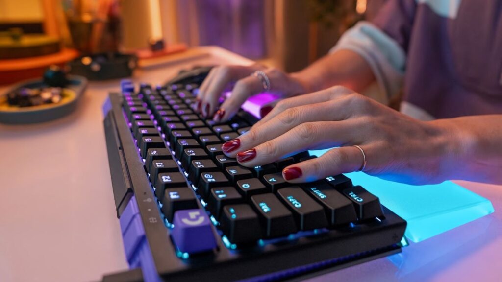 39 Tombol Analog, 81 Tombol Mekanis, Logitech G512 X TMR Menyatukan Dua Dunia Input