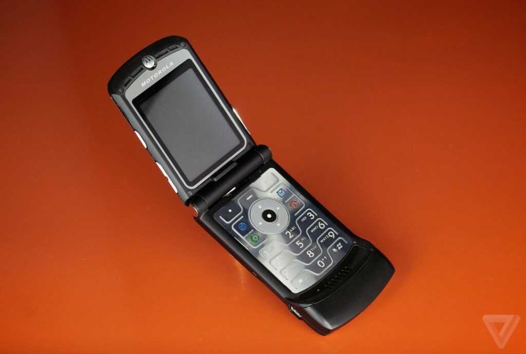 Harga Mahal, Aksesori Minim, Dan Software Lambat Bikin Motorola Razr Fold Sulit Diabaikan