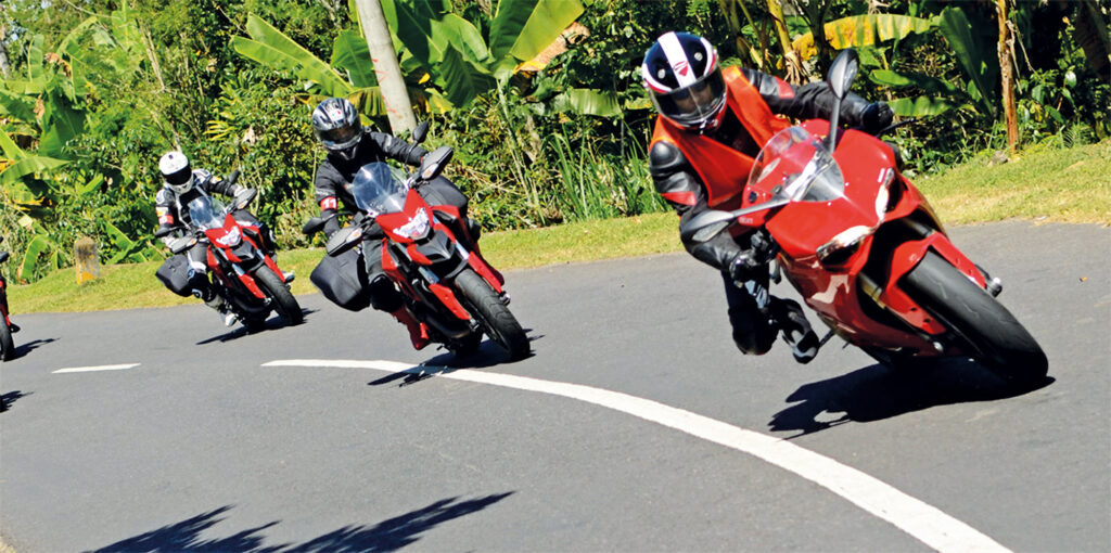 Formasi Angka 100 Jadi Puncak We Ride As One 2026 Ducati di Bali, Hadir Tamu Ducati Corse