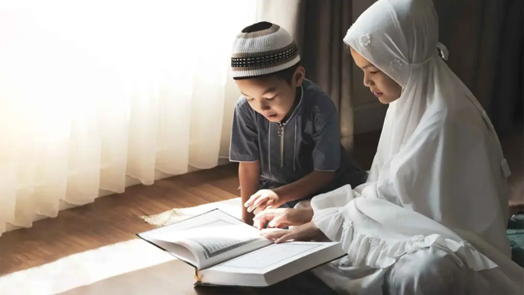 Pembiasaan Sejak Dini Bikin Anak Lebih Akrab dengan Al-Qur’an, Bukan Dipaksa Mengaji