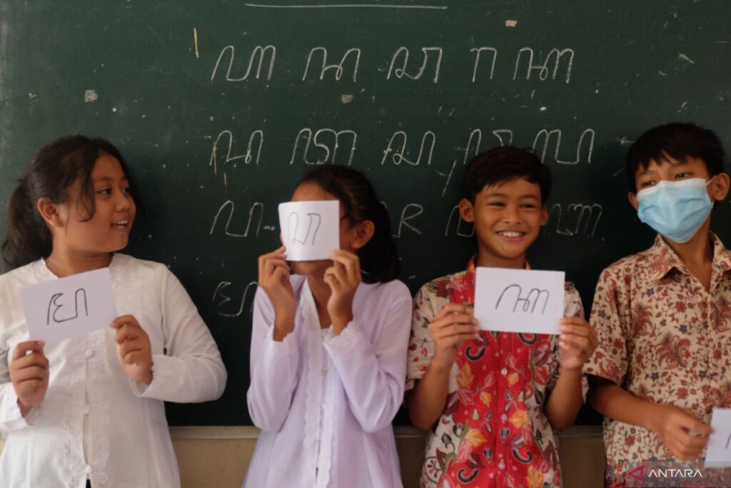 Peluang Kerja Pendidikan Bahasa Indonesia Tidak Hanya Jadi Guru, Tapi Jalannya Tetap Menantang