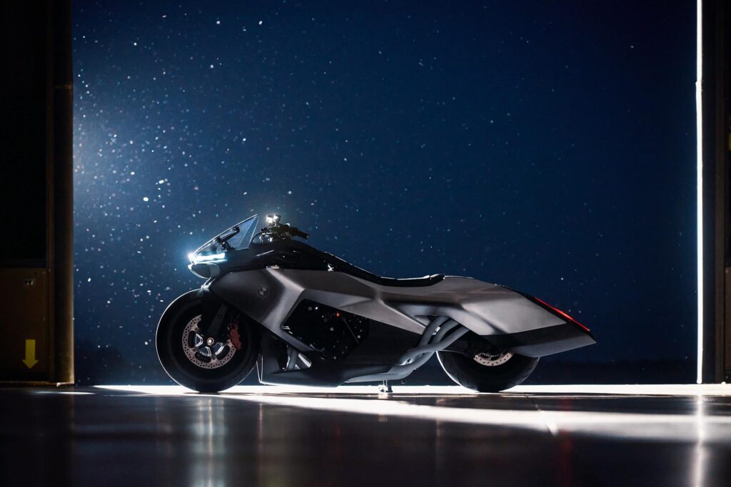 BMW Vision K18 Mengubah Gold Wing Terlihat Lebih Kalem, Karena Semua Mata Tertuju Ke Mesin 1.800 Cc