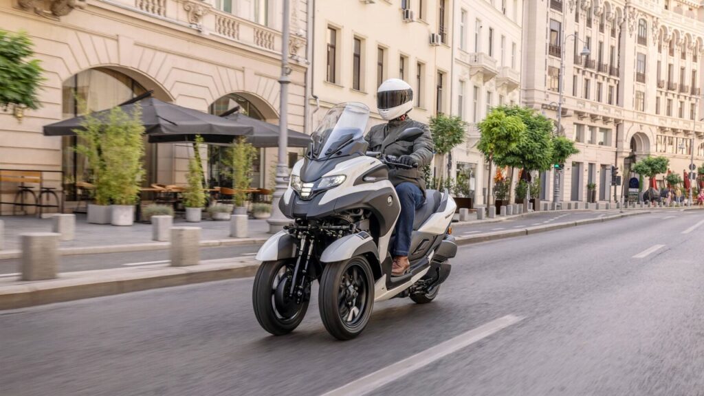 Yamaha Tricity 300 ABS Hadir Lebih Mantap Di Jalan, Tiga Roda dan Teknologi LMW Jadi Andalan