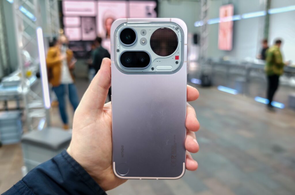 Nothing Phone (4a) Pro Punya Zoom Paling Meyakinkan, Desain Beraninya Langsung Menekan Dua Rival