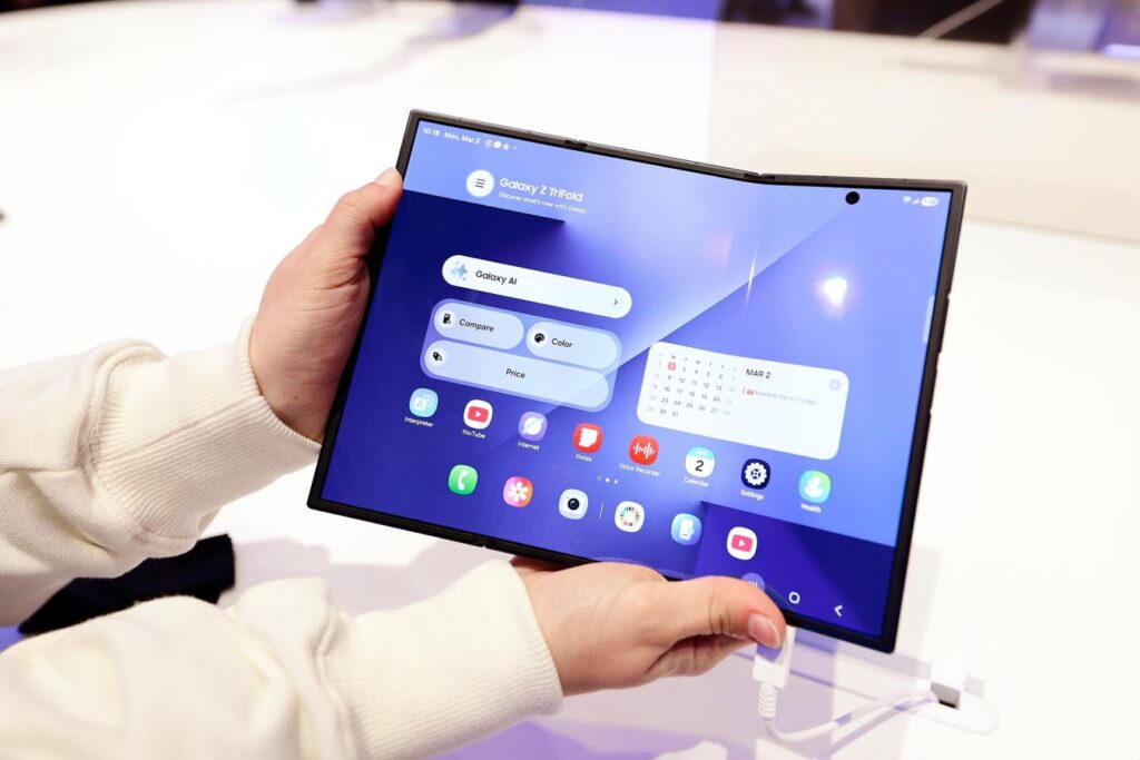 Dua Kamera Di Fold Baru Samsung, Sinyal Versi Lebih Terjangkau Makin Kuat