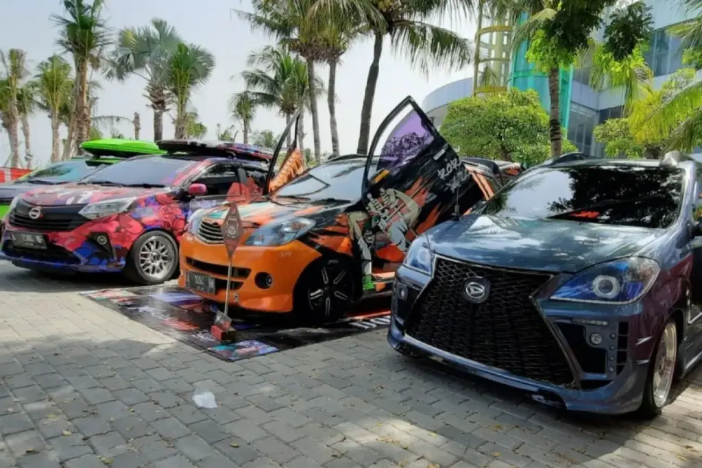 Lebih Dari 400 Mobil Toyota Modifikasi Memenuhi GBK, Komunitas Tunjukkan Sisi Tak Membosankan
