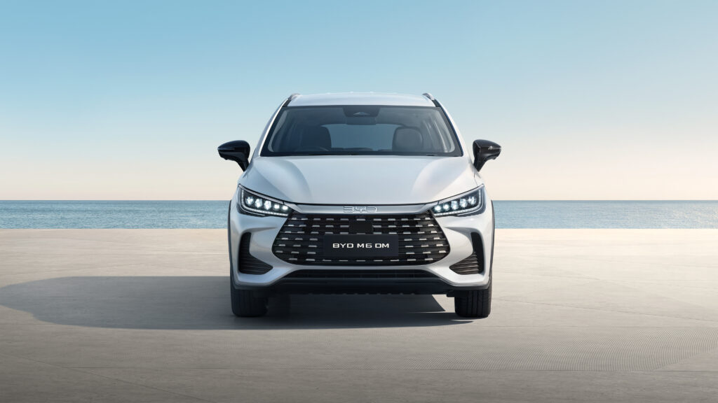 BYD M6 DM Hadir Dengan Efisiensi 65 Km/Liter, Mobil Keluarga Ini Bawa Teknologi PHEV Baru