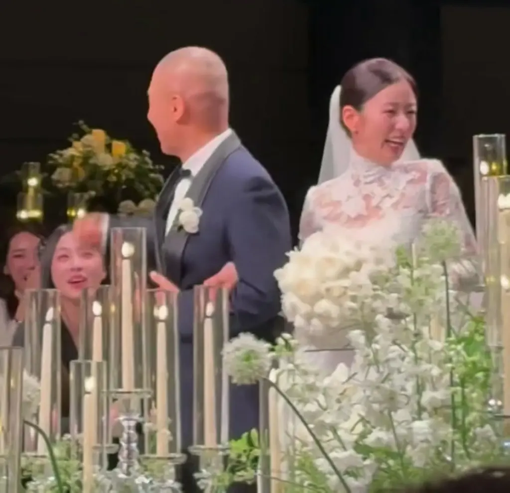 Pernikahan Bomi Apink Dan Rado Dipenuhi Nuansa Putih, Paduan Mewah Yang Tetap Hangat