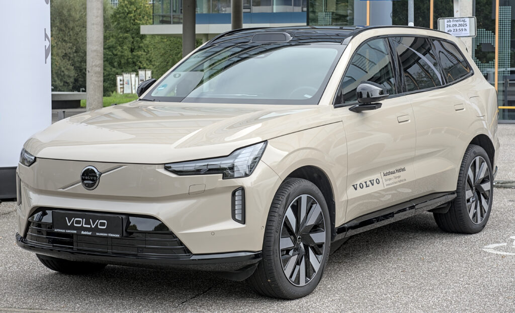 Jarak 600 Km Sekali Isi, Volvo EX90 Hadir Sebagai SUV Listrik Paling Mahal di Indonesia