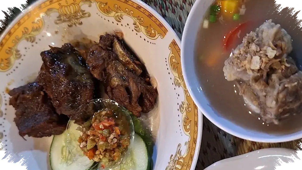 Kuah Bening Gurih Dan Iga Empuk, Sup Andalan Solo Ini Selalu Diburu Saat Malam Tiba