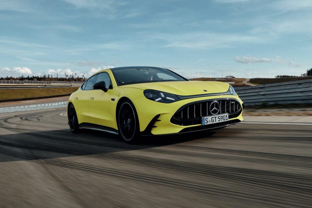 Brad Pitt, George Russell, dan Blink-182 Warnai Debut EV Mercedes-AMG di Los Angeles