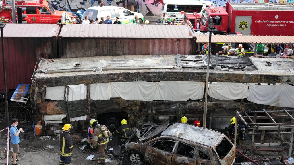 Lima Meter Yang Dilanggar, Bus Di Rel Bangkok Terbakar Dan Delapan Orang Tewas