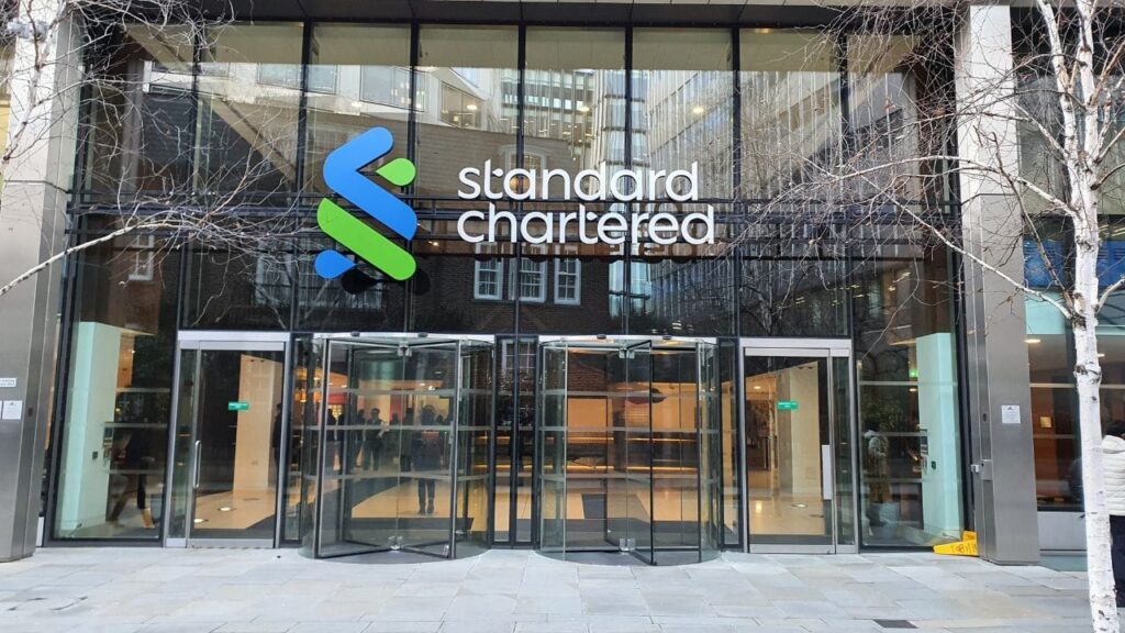 AI Jadi Dasar Perombakan Standard Chartered, Hampir 8.000 Posisi Pendukung Terancam Hilang