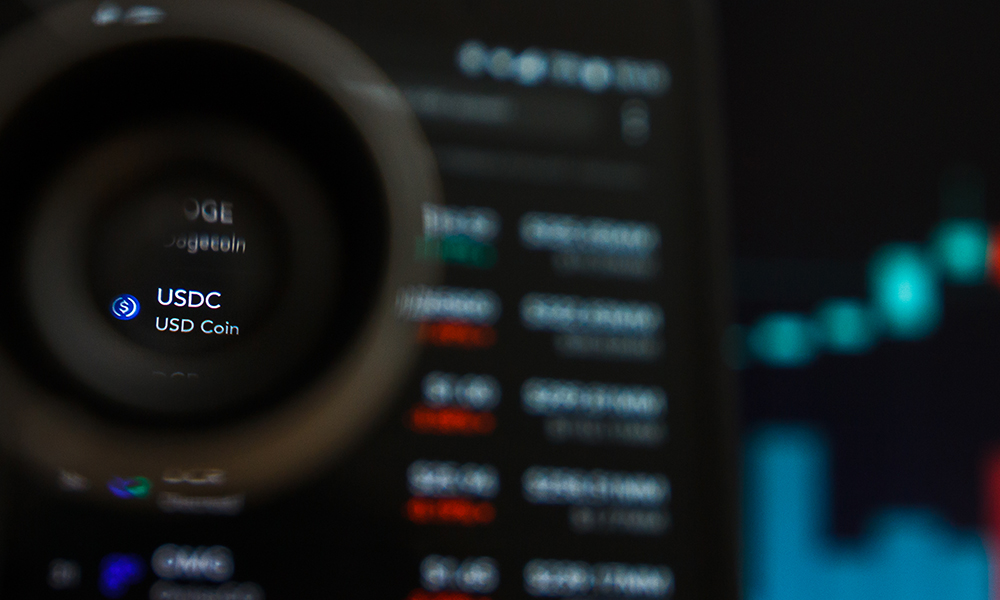 Karyawan Deel Kini Bisa Alihkan 10%–25% Gaji Ke Stablecoin, Tanpa Biaya Tambahan