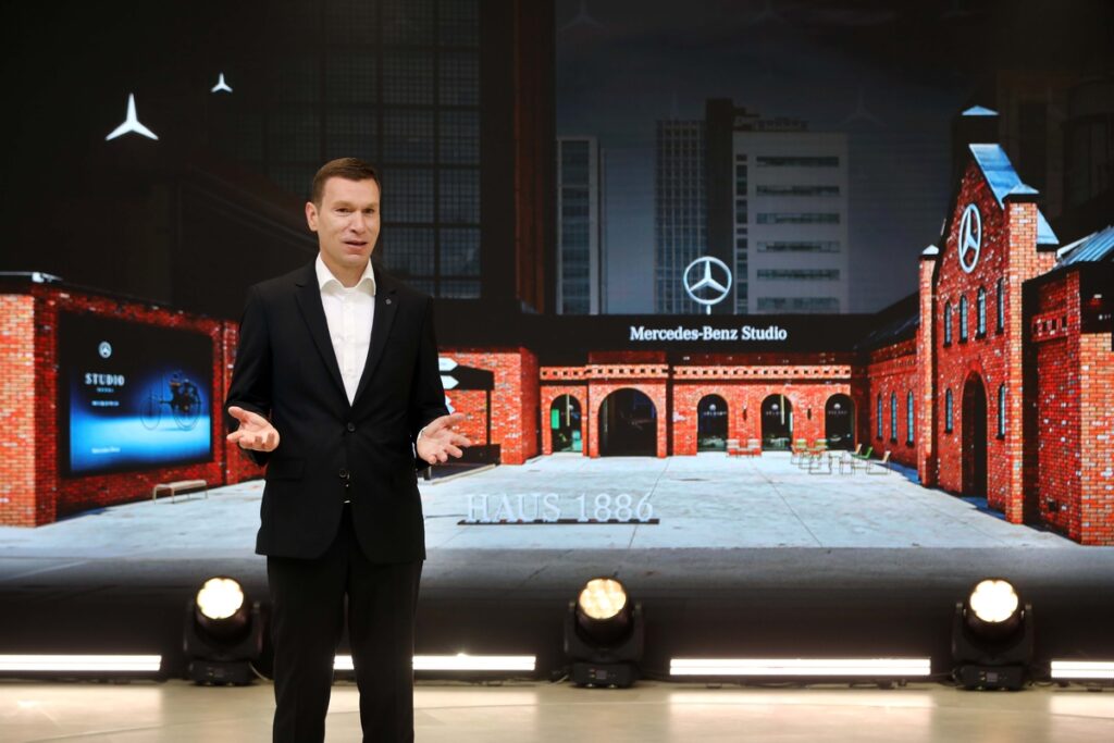Mercedes-Benz Hadirkan Studio Pengalaman Di Seoul, Strategi Baru Menjaring Pembeli Mewah