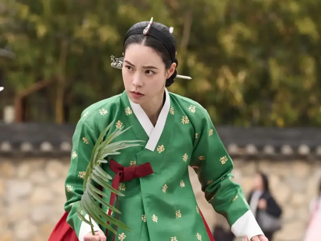 Peran Ganda Lim Ji Yeon Di My Royal Nemesis, Satu Tubuh Dua Watak Yang Sama-Sama Tajam