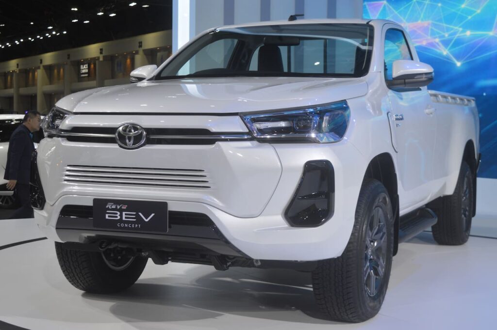 Hilux Revo 2027 Siap Naik Kelas, Kabin Digital dan Wajah Baru Makin Gagah