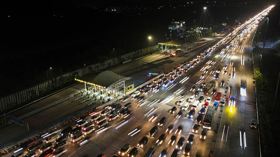 Arus Ke Timur Trans Jawa Melonjak Saat Libur Panjang, GT Cikampek Utama Hampir 2 Kali Lipat