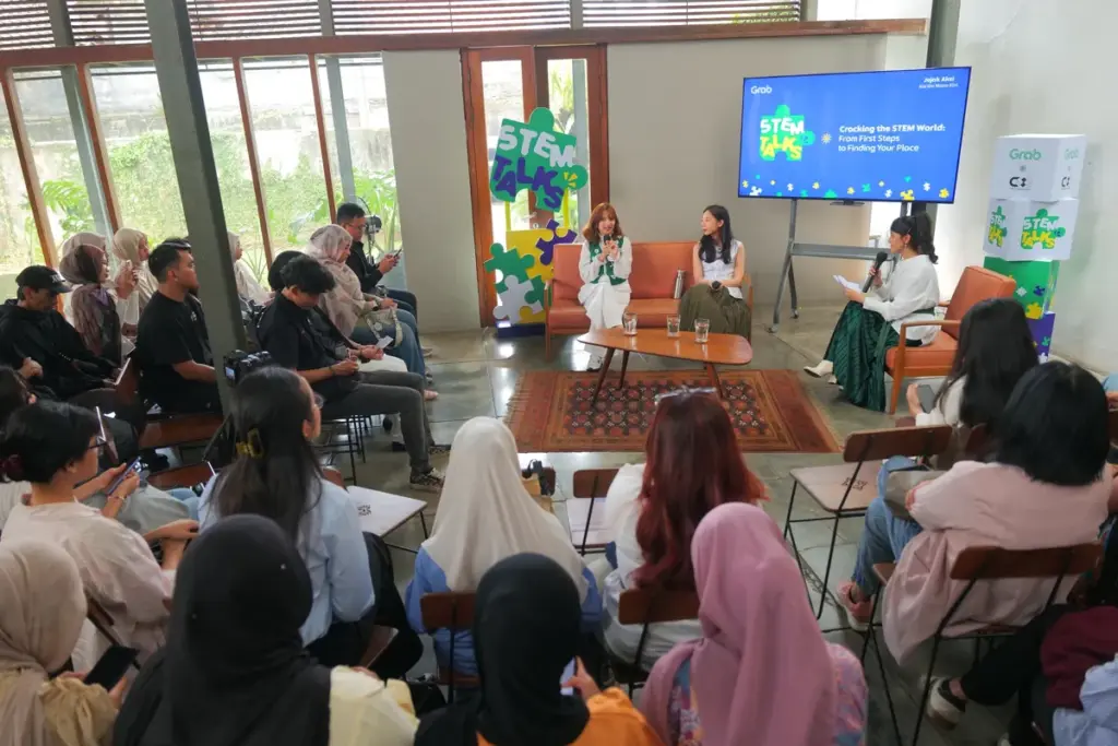 Lulusan Sarjana Perempuan Masih Tertekan Di Pasar Kerja, Grab Kenalkan Jalur Karier Teknologi di Kampus